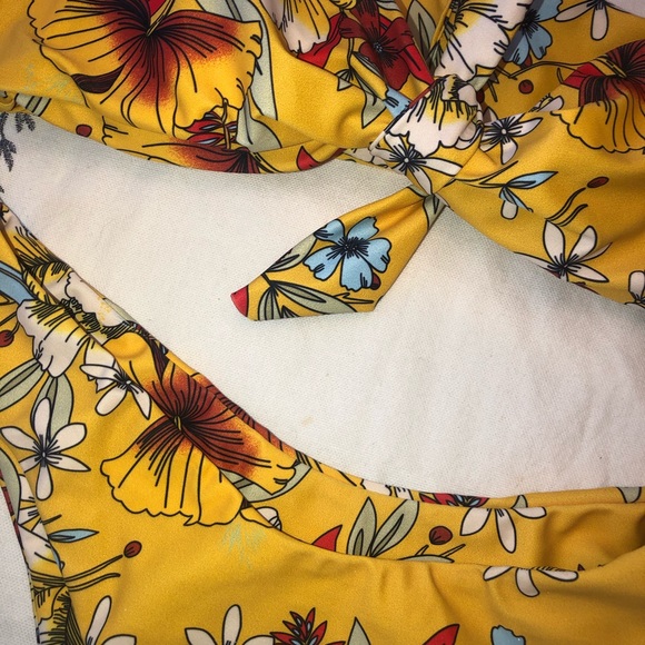 NWOT ZAFUL YELLOW FLORAL BANDEAU BIKINI - Picture 2 of 3